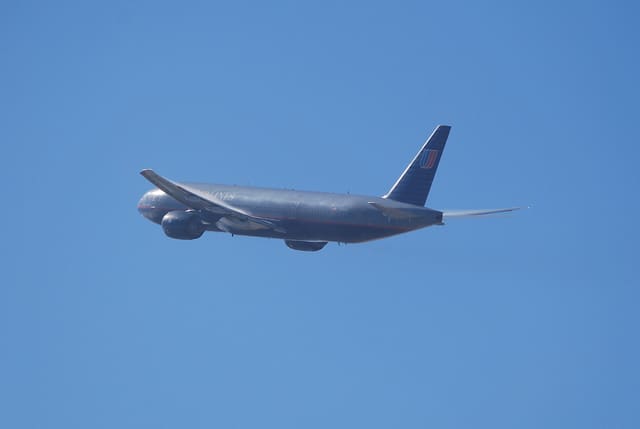 N793UA - Twin-engine aircraft