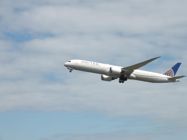 N16008 - Twin-engine aircraft