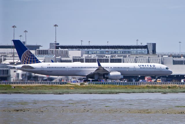 N57855 - Twin-engine aircraft