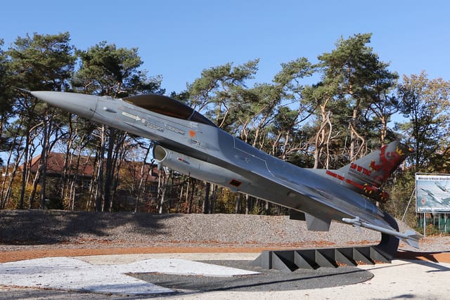N06 - Aircraft
