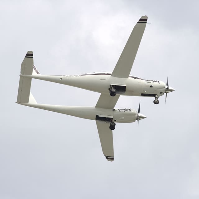 N24BT - Twin-engine aircraft