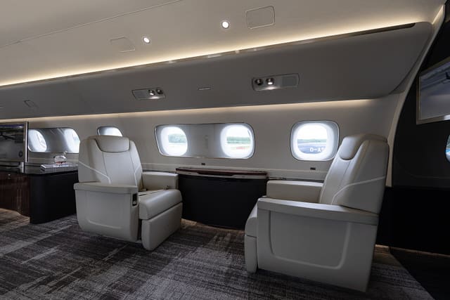 N727EE - Business jet