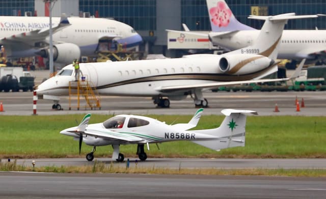 N858BR - Diamond