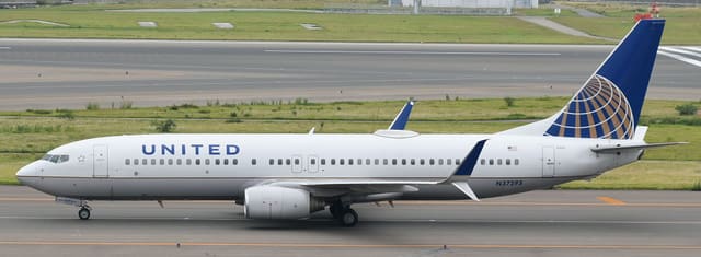 N37293 - Twin-engine aircraft