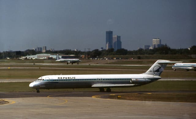 N764NC - Twin-engine aircraft