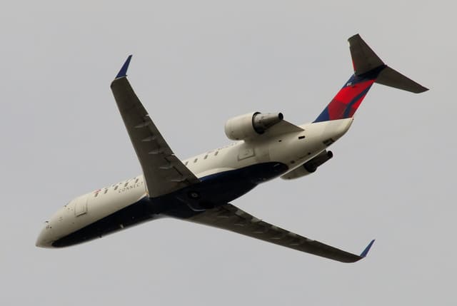 N812AY - Twin-engine aircraft