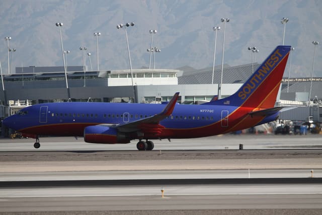 N777QC - Twin-engine aircraft