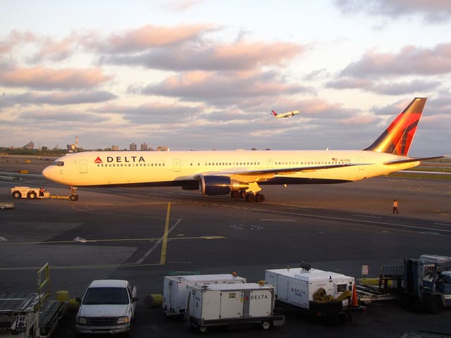 N837MH - Boeing