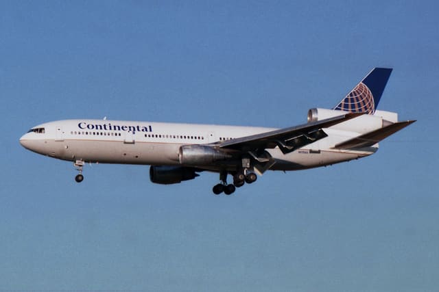 N17085 - Douglas