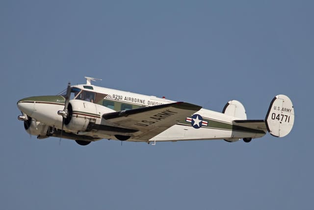 N9669R - Twin-engine aircraft